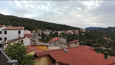 Scritte sui muri ad Aritzo anche contro gestore hotel