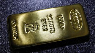 Demanda mundial de oro cae a mínimos de 13 años, ya que China compra pero inversores venden: WGC