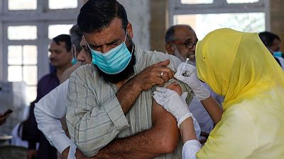 وزير الصحة: باكستان ستحصل على 15.4 مليون جرعة للقاح كوفيد-19 خلال شهرين وزير الصحة: باكستان ستحصل على 15.4 مليون جرعة للقاح كوفيد-19 خلال شهرين