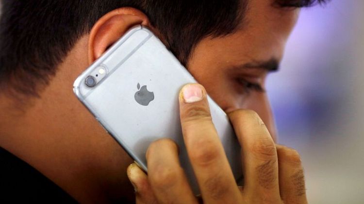 ANÁLISIS-Por qué Apple tiene chips para los iPhone mientras Ford se queda corto