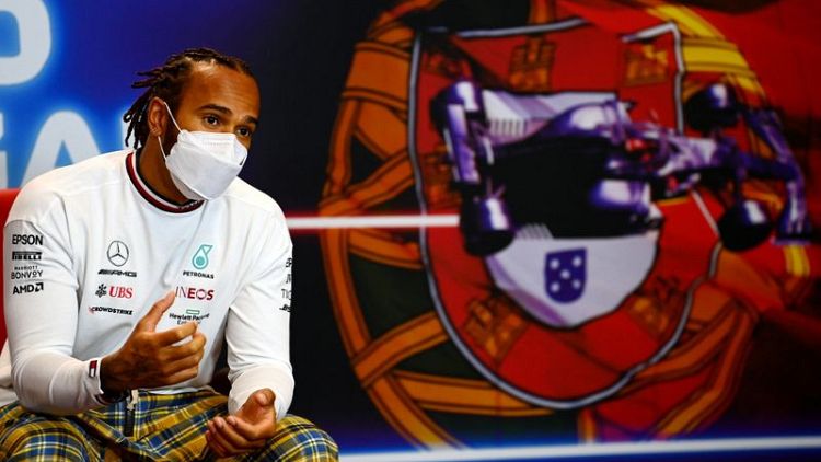 Hamilton planea seguir en la F1 después de un emocionante comienzo de temporada