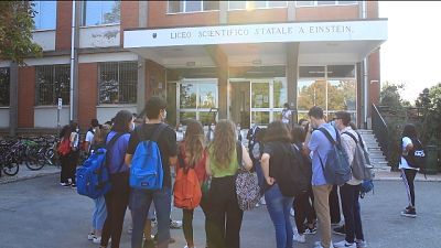 Al liceo Einstein disposti ingressi diversificati per alunni Al liceo Einstein disposti ingressi diversificati per alunni