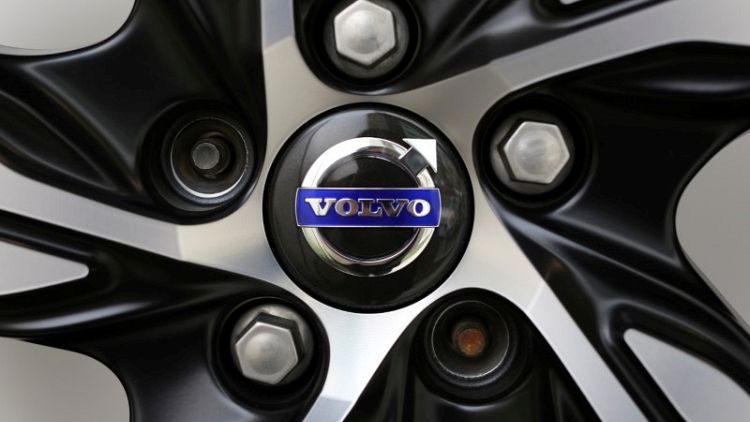 Daimler, Volvo plan hydrogen fuel cell production in Europe in 2025