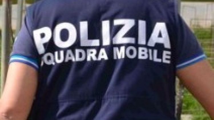 Blitz con 100 poliziotti disposto dalla Dda di Lecce
