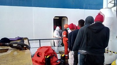 I 125 profughi sono ancora a bordo I 125 profughi sono ancora a bordo