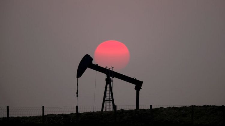 أسعار النفط تنزل عن قمة 6 أسابيع تحت ضغط مخاوف طلب الهند