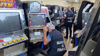 Provvedimento contro affiliati Scu, oltre 1.500 slot machine Provvedimento contro affiliati Scu, oltre 1.500 slot machine