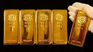 أسعار الذهب تتجه لأسوأ أداء أسبوعي في شهر بفعل بيانات أمريكية قوية