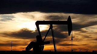 استطلاع-أسعار النفط بصدد الارتفاع رغم تعطل الطلب من الهند