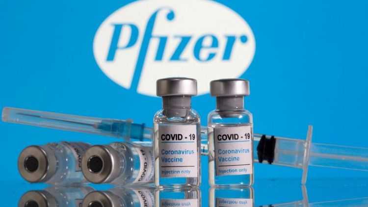 Pfizer y BioNTech buscan extender a adolescentes uso de vacuna para COVID-19 en Europa