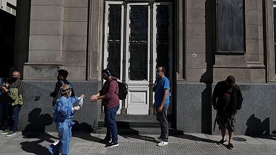 Argentina extiende por tres semanas restricciones para combatir segunda ola de coronavirus Argentina extiende por tres semanas restricciones para combatir segunda ola de coronavirus