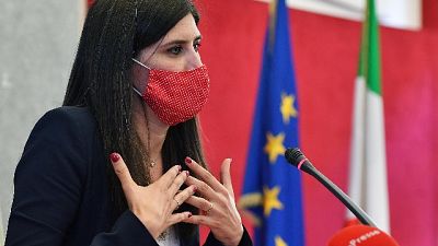 Sindaca rivela sui social di aspettare un maschietto