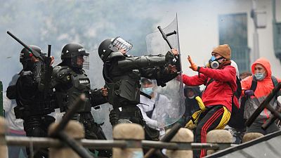 Gobierno de Colombia envía más efectivos de policía y ejército a Cali para controlar disturbios Gobierno de Colombia envía más efectivos de policía y ejército a Cali para controlar disturbios