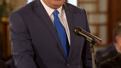 رئيس الحكومة التونسية يقول إن بلاده تسعى لبرنامج قرض 4 مليارات دولار مع صندوق النقد رئيس الحكومة التونسية يقول إن بلاده تسعى لبرنامج قرض 4 مليارات دولار مع صندوق النقد