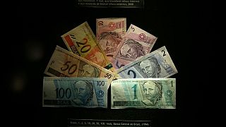 MERCADOS A.LATINA-Monedas ceden frente a fortaleza global del dólar tras sólidos datos en EEUU