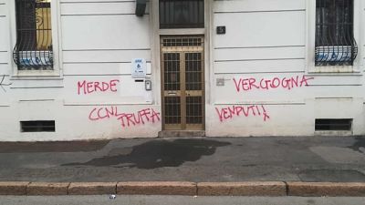 Vandalismo a Milano dopo quello a Bologna e Torino Vandalismo a Milano dopo quello a Bologna e Torino