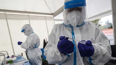 105 in più di ieri ma con circa 400 tamponi in meno