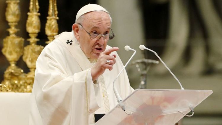 Papa elimina privilegios para cardenales y obispos del Vaticano que afrontan juicios