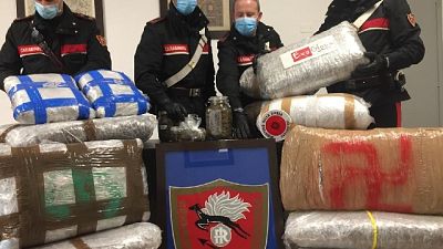 Firenze, valore 750mila euro. Mezzo ha insegne azienda-fantasma Firenze, valore 750mila euro. Mezzo ha insegne azienda-fantasma