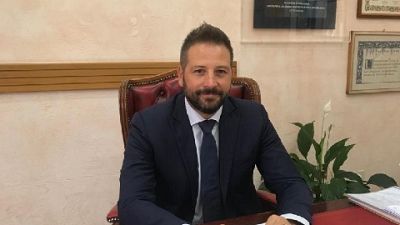 Ordinanza, chiusi parchi giochi e i market la domenica Ordinanza, chiusi parchi giochi e i market la domenica