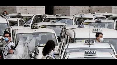 Un centinaio con le loro vetture per chiedere aiuto a Conte Un centinaio con le loro vetture per chiedere aiuto a Conte