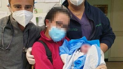 E' stata subito assistita dall'équipe del pronto soccorso E' stata subito assistita dall'équipe del pronto soccorso