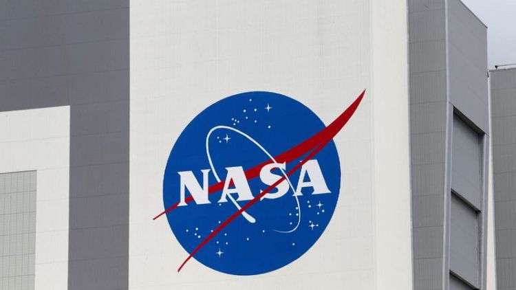 ناسا تطلب من شركة سبيس إكس وقف العمل في مسبار قمري لحين حسم تحديات منافسين