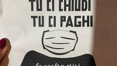 "Non ci fidiamo di chi ci ha fregati, tu ci chiudi, tu ci paghi" "Non ci fidiamo di chi ci ha fregati, tu ci chiudi, tu ci paghi"