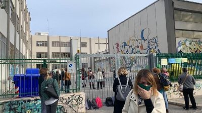 Protesta contro ordinanza regionale su stop lezioni in presenza Protesta contro ordinanza regionale su stop lezioni in presenza