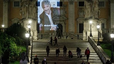 Ipotesi corteo funebre nelle sue strade. Ricordo amici al Globe Ipotesi corteo funebre nelle sue strade. Ricordo amici al Globe