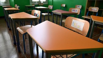 Decisione sindaco in attesa tamponi su alunni e per aumento casi Decisione sindaco in attesa tamponi su alunni e per aumento casi