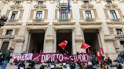 Lezione a distanza sotto il ministero dell'Istruzione Lezione a distanza sotto il ministero dell'Istruzione