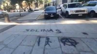 Su un marciapiede in centro a Cagliari, solidarietà dalla Lega Su un marciapiede in centro a Cagliari, solidarietà dalla Lega