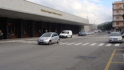 Sono solo un minoranza. Poche le persone per strada Sono solo un minoranza. Poche le persone per strada