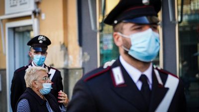Militari impegnati a stimolare impegno per rispetto delle norme Militari impegnati a stimolare impegno per rispetto delle norme