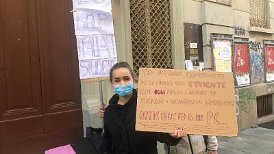 Protesta di alcune studentesse in centro a Torino Protesta di alcune studentesse in centro a Torino