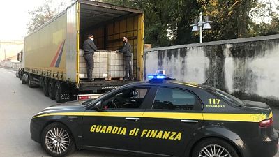 Gdf denuncia autista e sequestra carico a tir Gdf denuncia autista e sequestra carico a tir