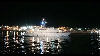 Guardia di finanza recupera naufraghi, non vi sarebbero dispersi Guardia di finanza recupera naufraghi, non vi sarebbero dispersi
