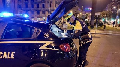 In provincia positivo in giro, sindaco chiama forze dell'ordine In provincia positivo in giro, sindaco chiama forze dell'ordine