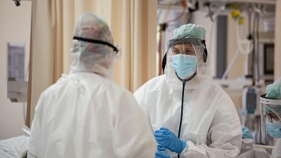 Oltre 45mila morti, sopra quota 700mila gli attualmente positivi Oltre 45mila morti, sopra quota 700mila gli attualmente positivi