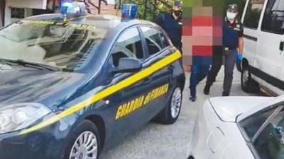 Nel Casertano. Per due indagati i domiciliari perché "positivi" Nel Casertano. Per due indagati i domiciliari perché "positivi"