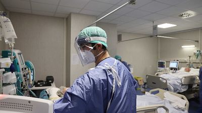 Risalgono nuovamente i casi (696) ma cala numero decessi (16) Risalgono nuovamente i casi (696) ma cala numero decessi (16)