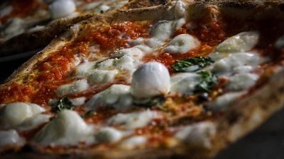 Sequestrate dal Nas spazzole usate nel locale per la pulizia Sequestrate dal Nas spazzole usate nel locale per la pulizia