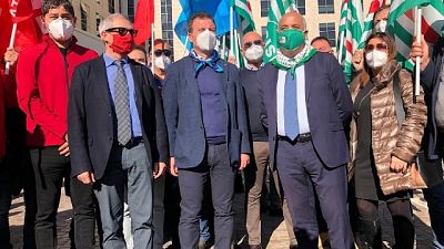 Mobilitazione davanti la sede della Regione Mobilitazione davanti la sede della Regione