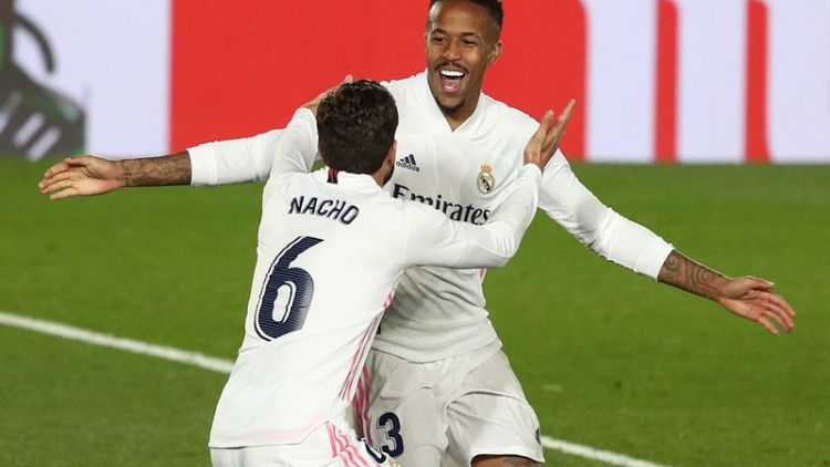 Dúo brasileño ayuda al Real Madrid a vencer 2-0 en casa al Osasuna