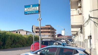 Per fermare mezzi banditi usavano anche palette d'ordinanza Per fermare mezzi banditi usavano anche palette d'ordinanza