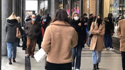 Code per serrande di nuovo alzate, 'per noi è puro ossigeno' Code per serrande di nuovo alzate, 'per noi è puro ossigeno'