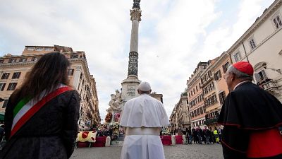 Per il tradizionale omaggio alla Madonna Per il tradizionale omaggio alla Madonna