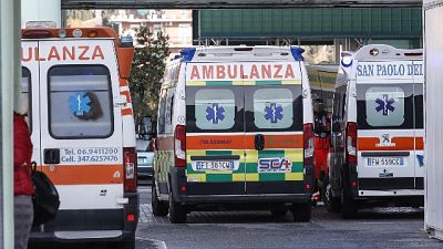 Nascita prematura a Napoli. Padre: "118 arrivato in ritardo" Nascita prematura a Napoli. Padre: "118 arrivato in ritardo"
