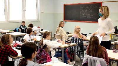 Emiliano firma ordinanza per didattica digitale su richiesta Emiliano firma ordinanza per didattica digitale su richiesta
